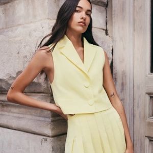 NWT Zara Cropped Vest with Lined Button Size M